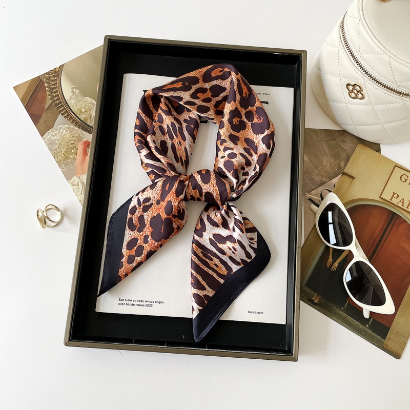 Vintage Square Silk Scarf Leop - Vintage Fashion Hijab recension och pris