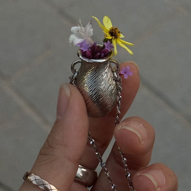 New Flower Bouquet Necklace We - Vintage Fashion Sketches recension och pris