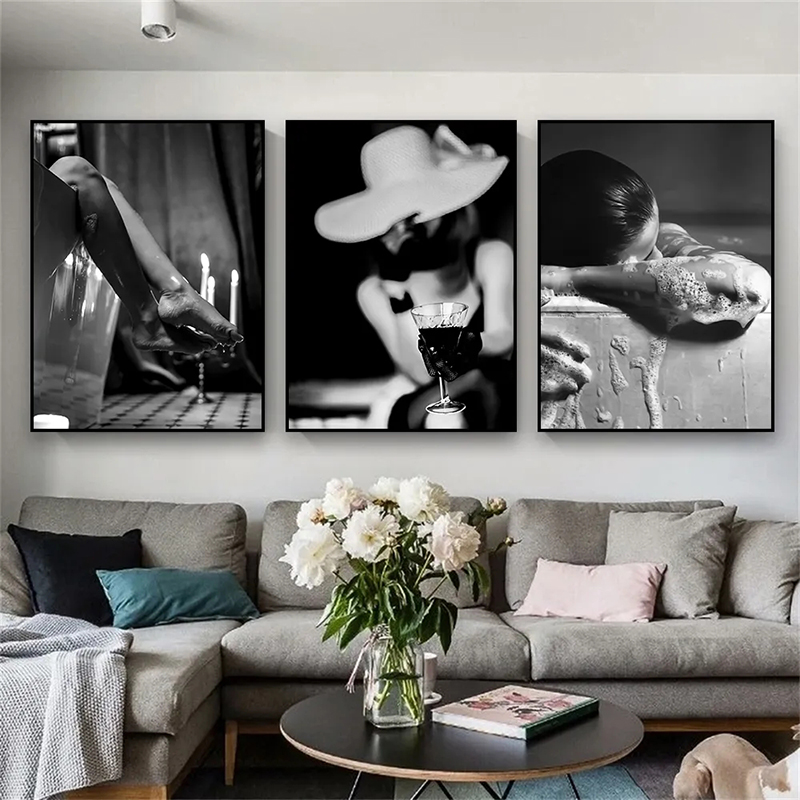 Black and White Woman Bathroom - Vintage Fashion Sketches recension och pris