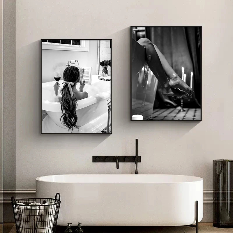 Black and White Woman Bathroom - Vintage Fashion Sketches recension och pris