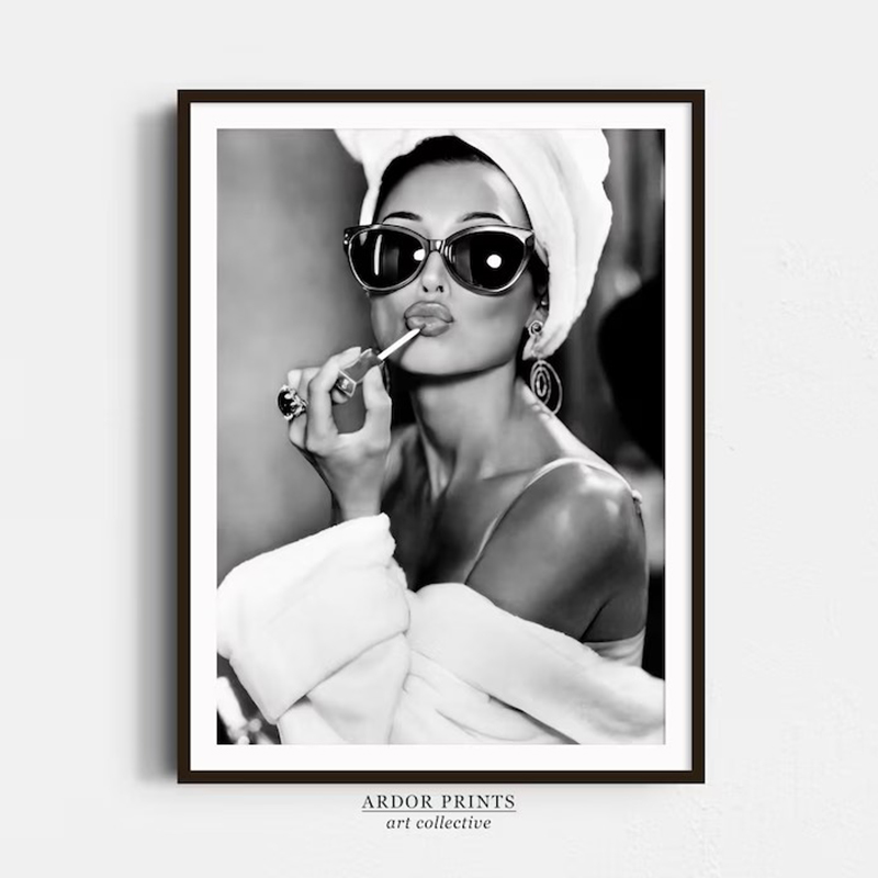 Audrey Hepburn Lipstick Canvas - Vintage Fashion Sketches recension och pris