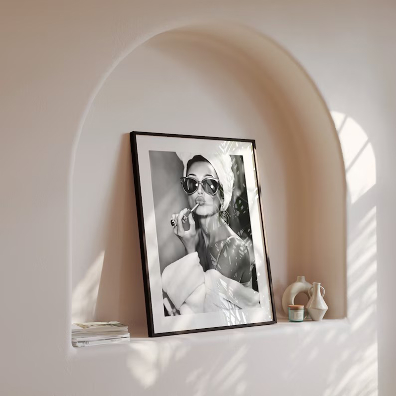 Audrey Hepburn Lipstick Canvas - Vintage Fashion Sketches recension och pris