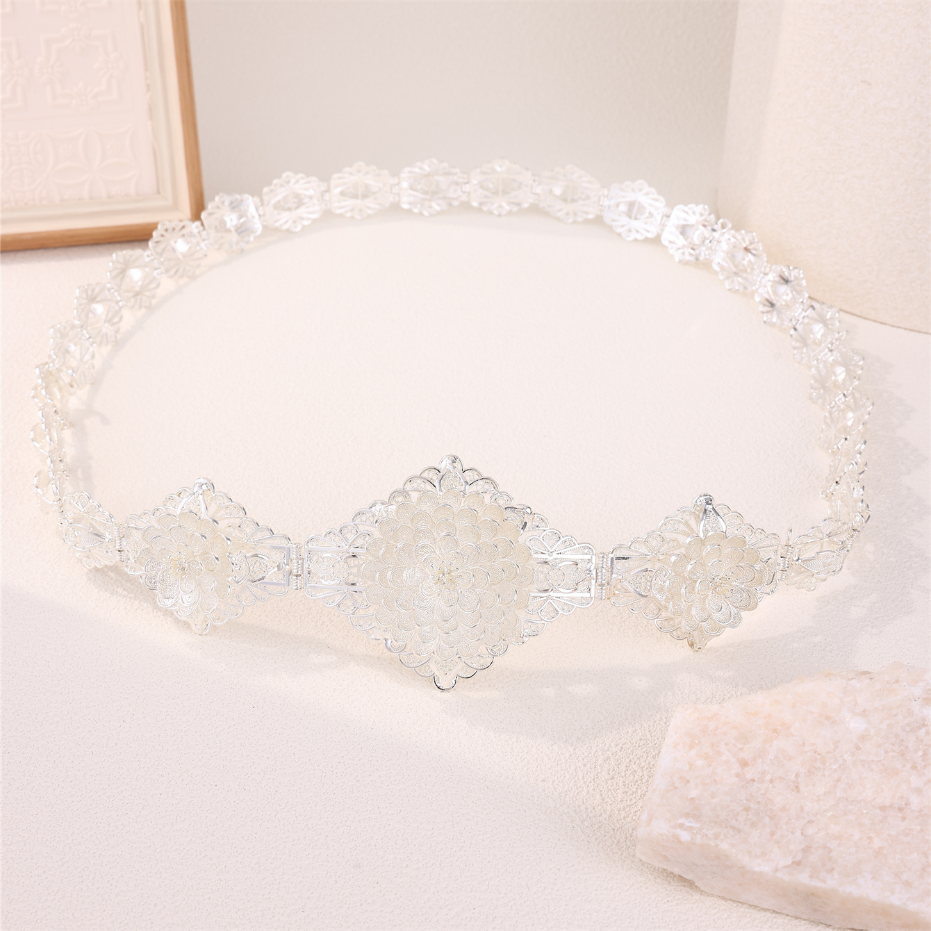 Retro Bride Carved Chatelaine  - French Vintage Fashion recension och pris