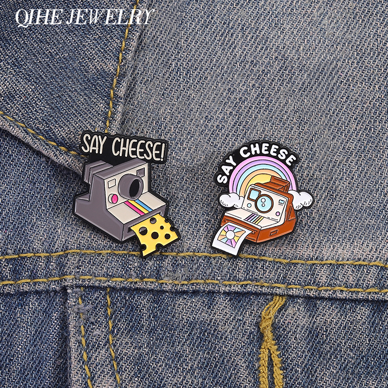 Say Cheese Camera Enamel Pins  - Vintage Fashion Photographers recension och pris